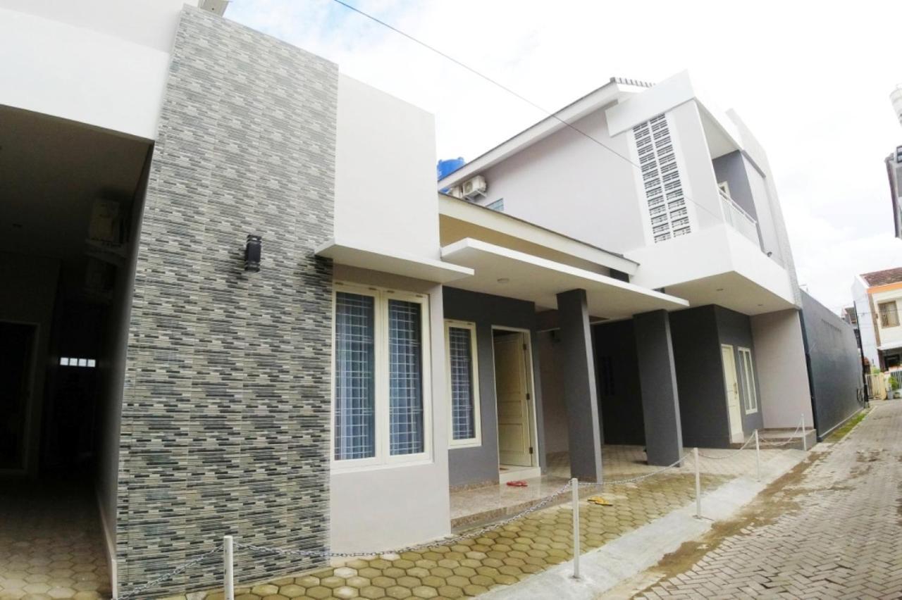 Omah Bondi Family Homestay By Fh Stay Джокякарта Екстериор снимка