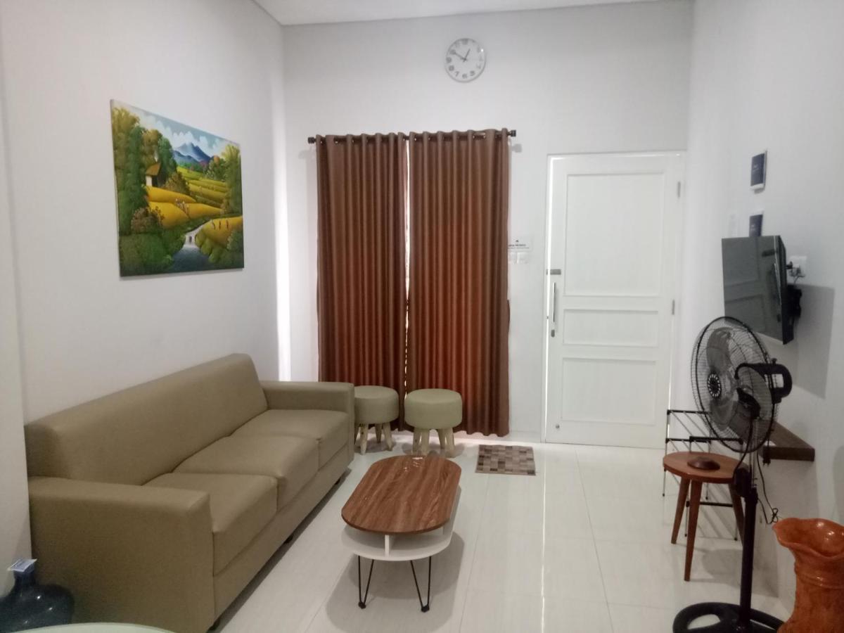 Omah Bondi Family Homestay By Fh Stay Джокякарта Екстериор снимка