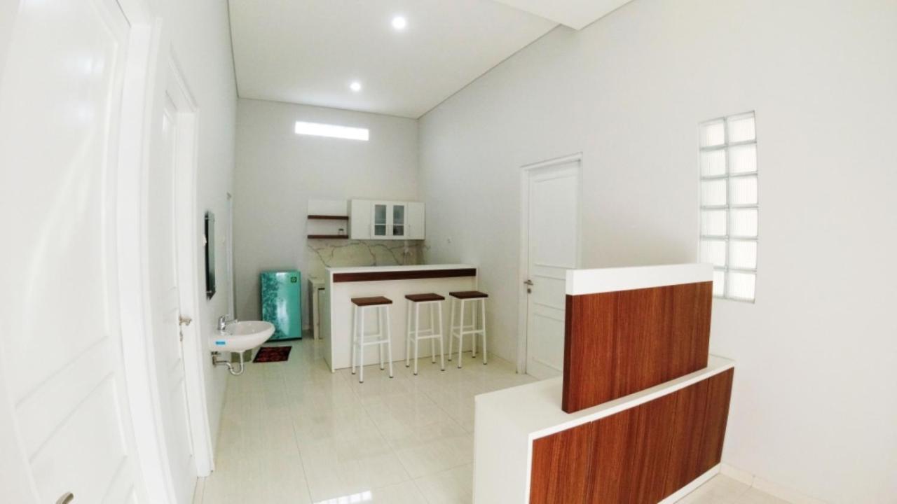 Omah Bondi Family Homestay By Fh Stay Джокякарта Екстериор снимка