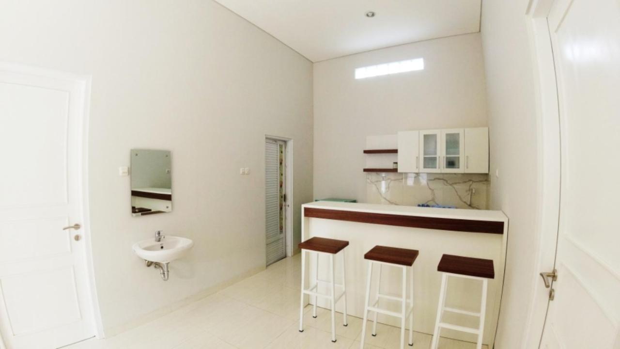 Omah Bondi Family Homestay By Fh Stay Джокякарта Екстериор снимка
