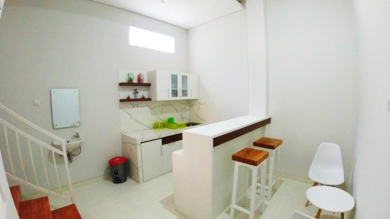 Omah Bondi Family Homestay By Fh Stay Джокякарта Екстериор снимка